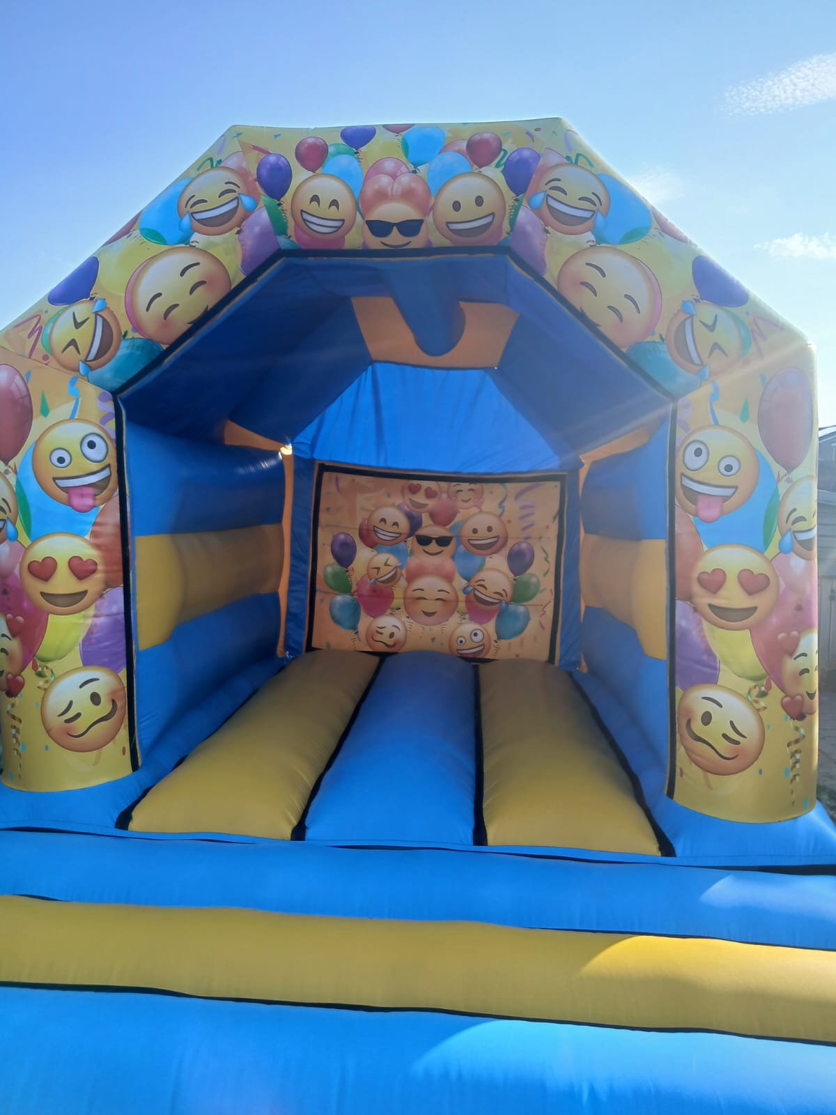 Emoji bouncy castle, 11x15ft